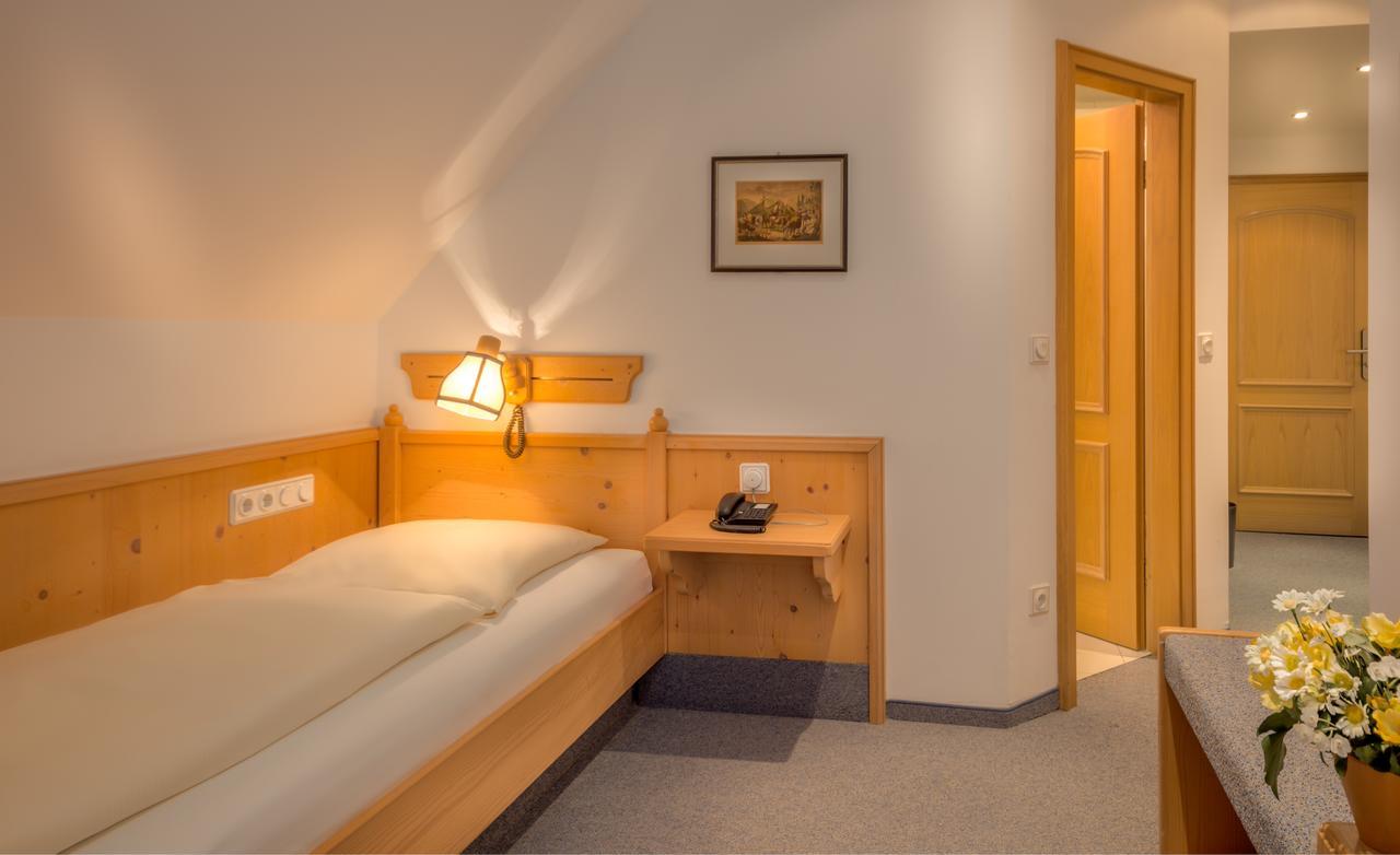 Hotel Gasthof Zur Post Unterföhring Esterno foto