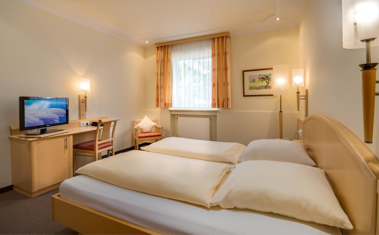 Hotel Gasthof Zur Post Unterföhring Esterno foto