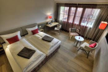 Hotel Gasthof Zur Post Unterföhring Esterno foto