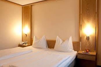 Hotel Gasthof Zur Post Unterföhring Esterno foto
